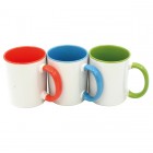 Kaffeebecher aus Porzellan mit farbigem Griff